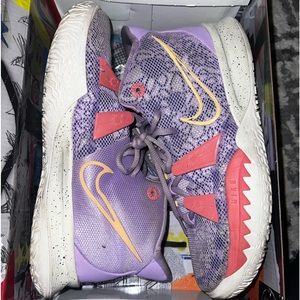 Kyrie 7 basketball shoes